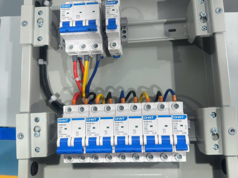LÔ 18 TỦ ĐIỆN ĐIỀU KHIỂN & PHÂN PHỐI 